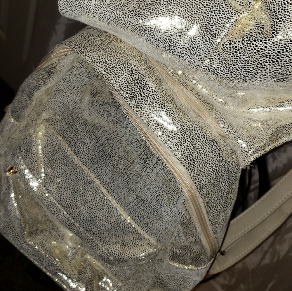 Backpack - Picture 2 of 6
